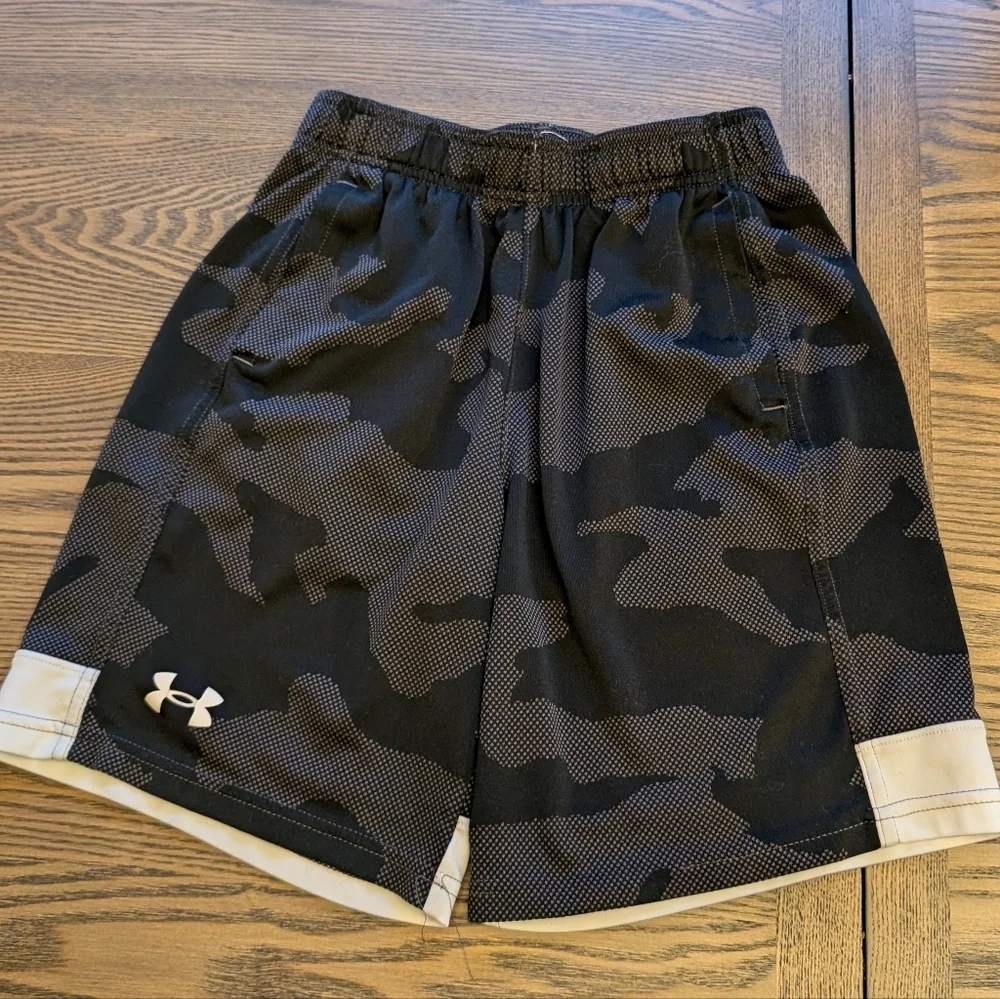 Under Armour Gray‎ and Black Camo Shorts YM